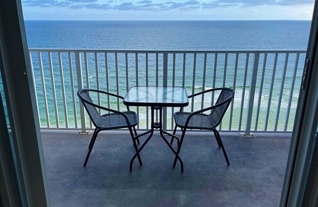 MILLION DOLLAR VIEW WITH PRIVATE PARKING SPOT #75 IN THE GARAGE!