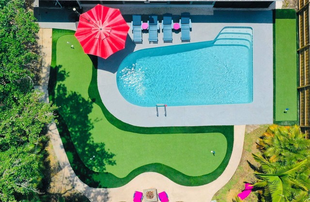 Mini golf course, private pool, Grill, Vacation Dream