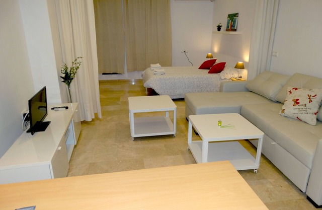 Minimalist center loft