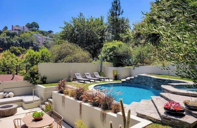 Minimalist Hollywood Hills Home with Tranquil Pool