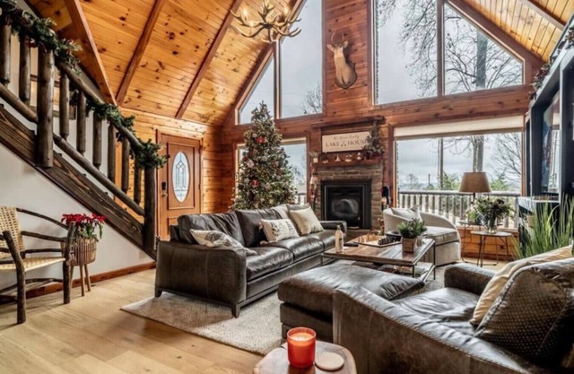 Minnies Mountain Lake House sleeps 10 Pet Friendly