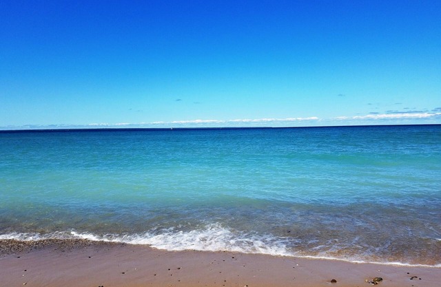 MINUTES FROM MACKINAW: LAKE HURON LAKEFRONT COTTAGE W/GORGEOUS, WALK-ABLE BEACH