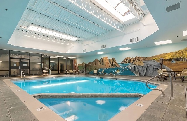 Minutes to Redlands Mesa Golf Course! 2 Spacious Units, Pool, Bar, Parking!
