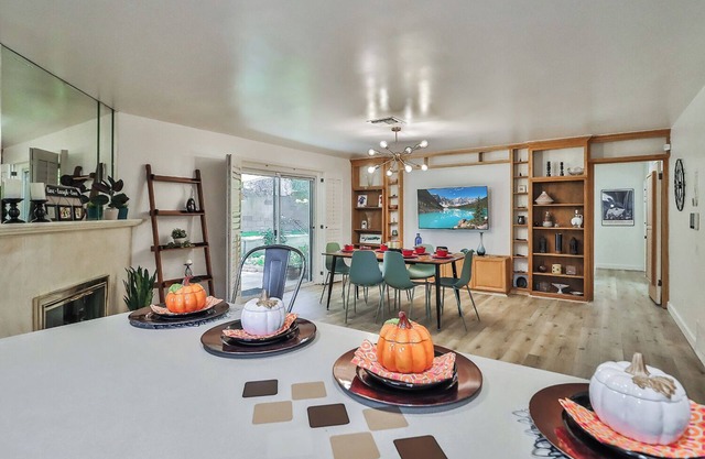Minutes to UCLA West hills, Malibu,LAX Ideal for Insurance and Corporate Housing