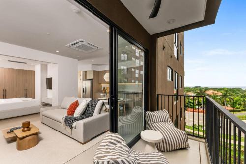 Miravista at Naumi, Ocean Views & Beach Club