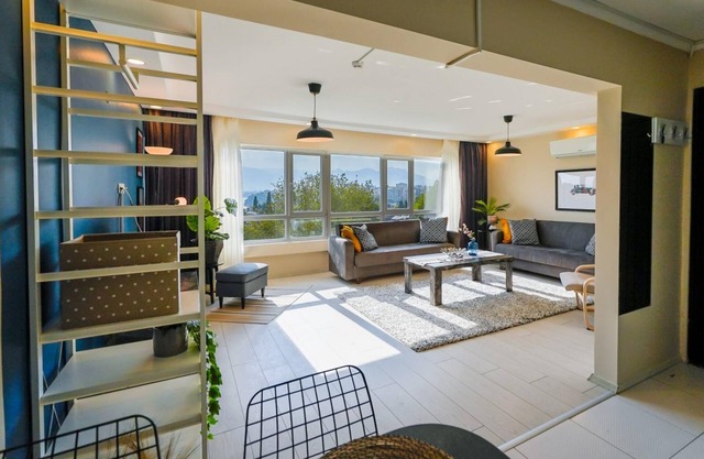 Missafir Chic Flat Near Hadrian s Gate