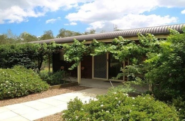 Misty Glen Cottage Hunter Valley - Free bottle of wine!