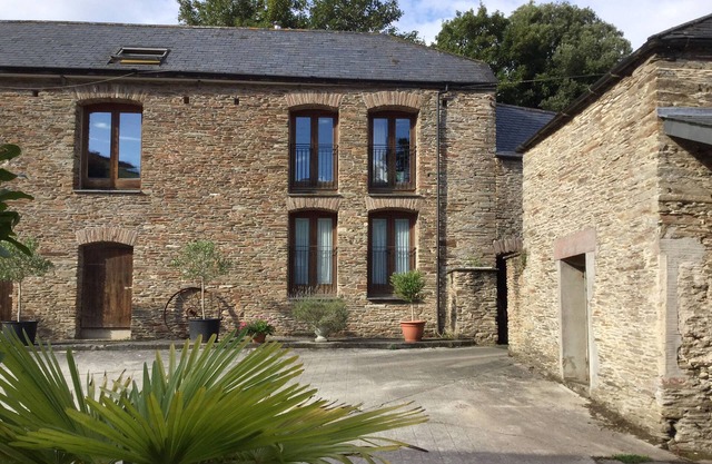 MIXIT COTTAGE, romantic, with pool in Kingsbridge