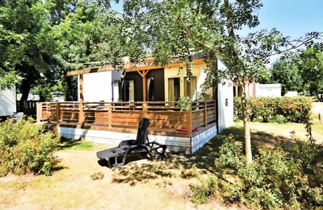 Mobil-home | Premium | 3 Bedrooms | 6/8 persons | Raised terrace