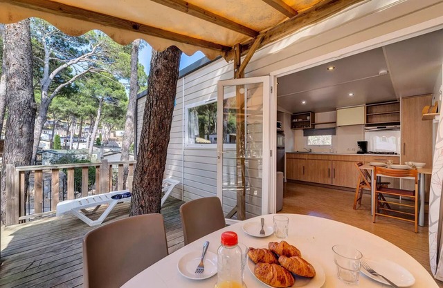 Mobil-home | Premium Azure | 3 Bedrooms | 6 sleeps | Raised terrace | A/C