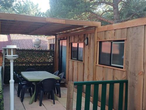 Mobil-home spacieux avec terrasse - 6 personnes - API-1-52-676