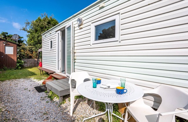 Mobile Home 'La Belle Perrochoise De Jen' with Private Garden and Air Conditioning