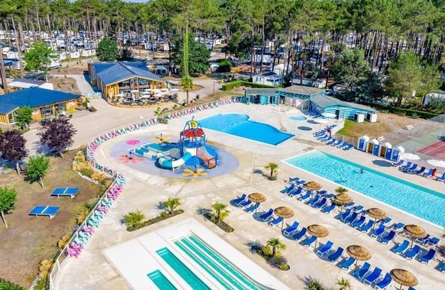 Mobile Home 'Du Soleil - Contis' with Shared Pool, Terrace and Fun Pass Included