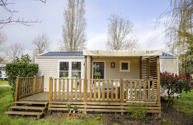 Mobile Home 'Au Petit Bonheur' with Shared Pool, Private Terrace and Private Garden