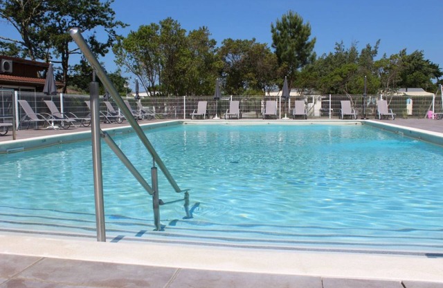 Mobile Home "Andernos Les Bains" with 2 Private Terraces, Balcony & Shared Pool