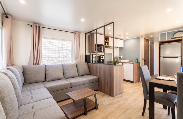 Mobile Home 'Soleia 2023 Mar Estan 4x' with Private Terrace and Air Conditioning