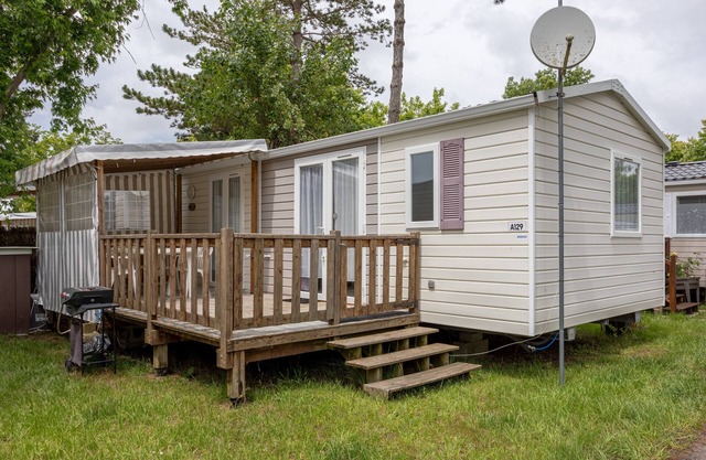Mobile Home with 2 Bedrooms, Shared Pool and Private Terrace