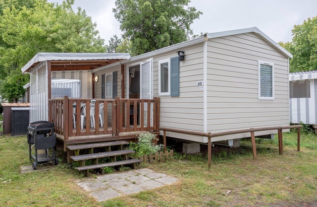 Mobile Home with 2 Bedrooms, Shared Pool and Private Terrace
