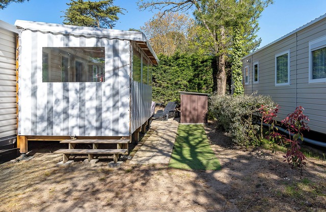 Mobile Home 'Mobil Home Camping Siblu' with Shared Pool and Private Terrace