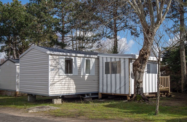 Mobile Home 'Mobil Home Luminosa Plage À 2,5 Km' with Shared Pool, Terrace and Air Conditioning