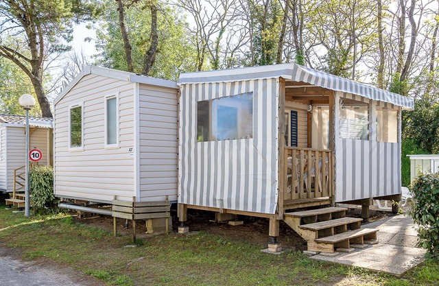 Mobile Home 'Mobilhome À 2kms Plage Et Commerces' with Private Terrace