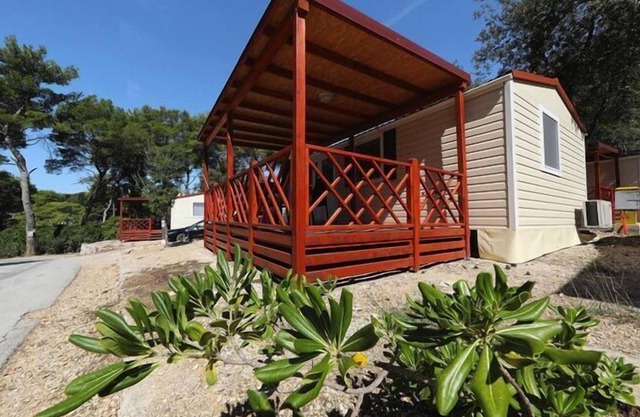Mobile homes in Camp Soline at Biograd, with sand- and pebble beach
