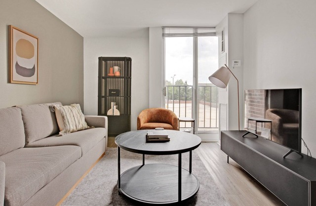 Mod Medical District 1BR w/W/D, Roof & Gym, nr Hospitals, by Blueground
