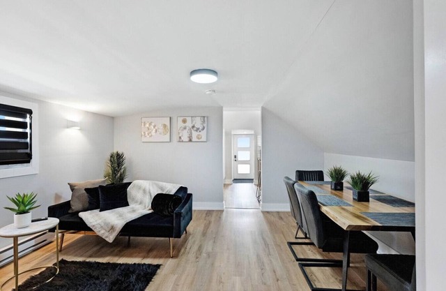 Modern 1 Bdrm|Laundry|BBQ|Deck