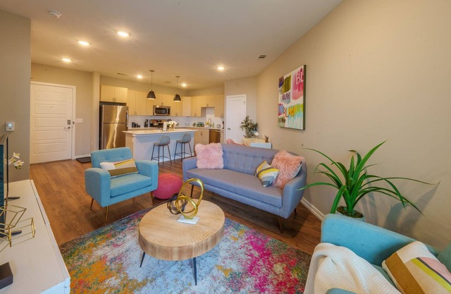 Modern 1 Bedroom Beauty. mins away from the airport, hospitals & NYC