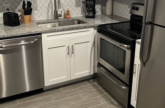 Modern 1 Bedroom Close to Downtown
