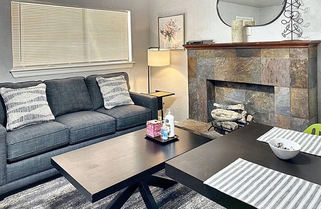 Modern 1-Bedroom Retreat | Steps from Plaza District #20C