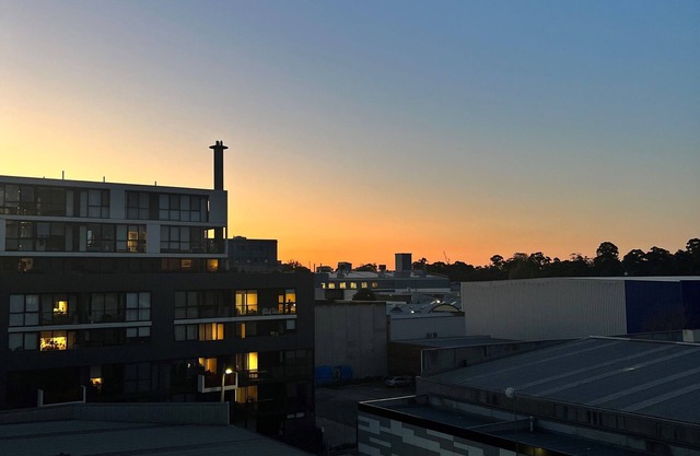Modern 1-bedroom + Study apartment in the heart of Abbotsford