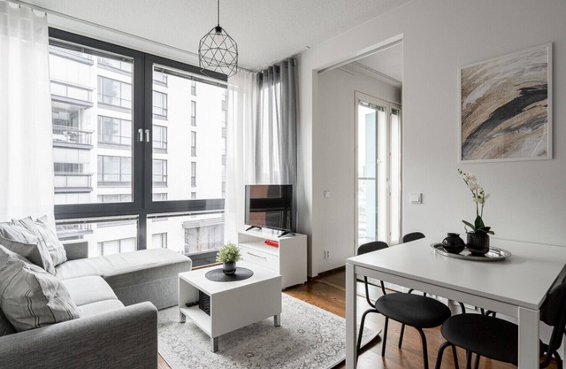 Modern 1BR Apt next to Lake Pyhäjärvi & Downtown