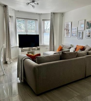 Modern 2 Bed Apartment With Free Parking And Netflix