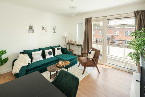 Modern 2-Bed Apartment with Superfast Wi-Fi Near Vauxhall & Nine Elms Stations