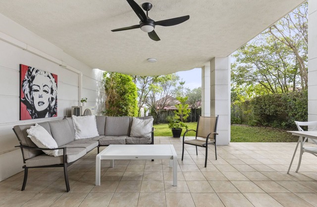 Modern 2-bed Unit with Parking in South Brisbane