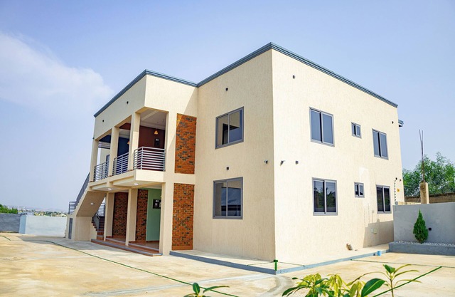 Modern 2-bedroom apartment with WiFi, AC in lovely Accra-Winneba Road,Blue Rose