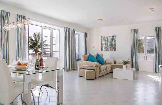 Modern 2 Bedroom Apartment In The Heart Of Puerto Calero Marina