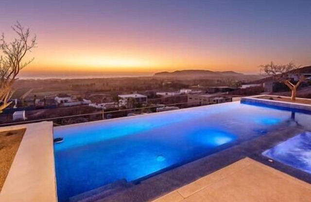 Modern 2 Bedroom Partial Villa Rental with Pool & Hot Tub, 2 Bedroom 2.5 Bath Pool and Jacuzzi