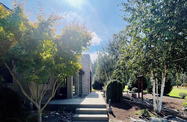 Modern 2-bedroom with views on acreage w/sport court/pickle-ball on Fox Island