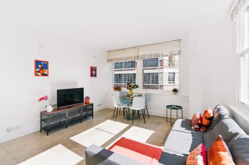 Modern 2BR Apartment with Lift Access Prime Central London Location