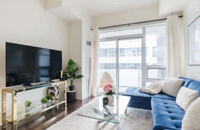 Modern 2BR Condo w/Private Balcony in Downtown