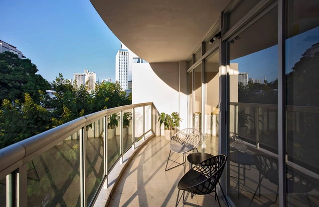 Modern 2BR In La Cresta