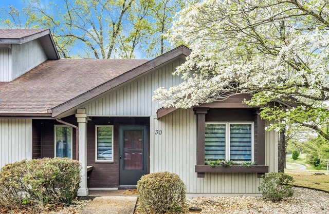 Modern 2BR Townhouse - Near Bike Trails & Golf