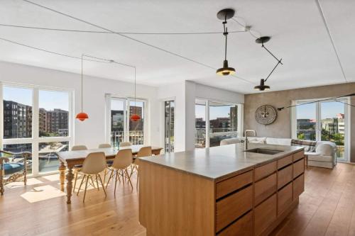 Modern 2BR Waterfront Apt