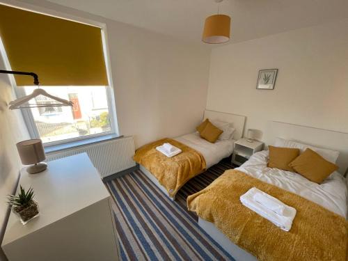 Modern 3 bed home, Free Parking, Free Netflix and WIFI