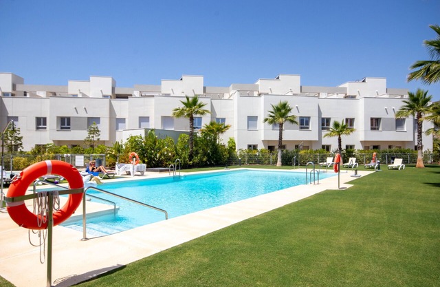 Modern 3 bedroom townhouse next to La Cala golf