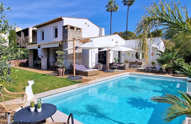 Modern 3 bedroom villa with private pool, Hauts de Vaugrenier