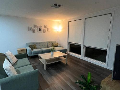 Modern 3-Bedroom Home, Belconnen Free Parking