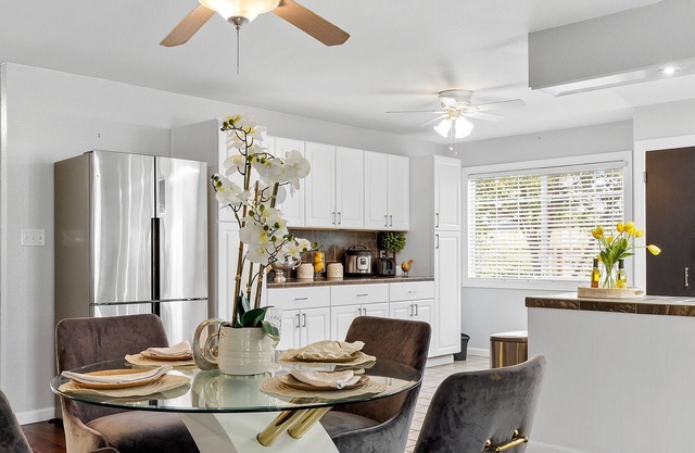 Modern 3 Bedroom Home with Free Wi-fi and Netflix